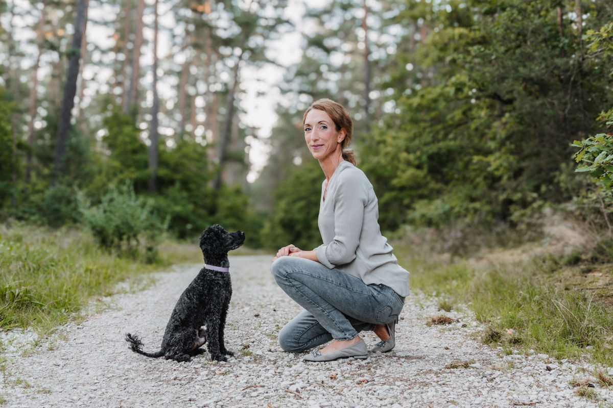 Jessica Schwamborn mit ihrem Hund Rudi